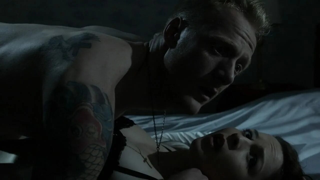 Dark waking. Out of darkness фильм 2013. глубокая тьма фильм 2015. темнота фильм 2016. темнота фильм 2015.