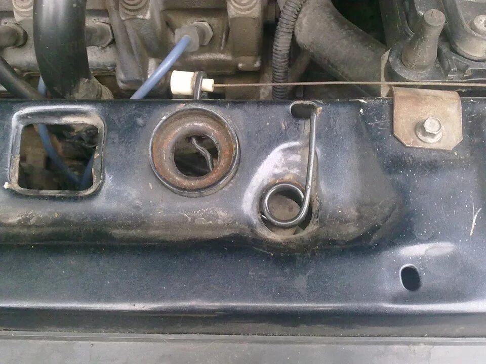 Как снять капот 2114 Зазор между капотом и фарами Lada 2115, 1,6 л, 2008 года просто так DRIVE2