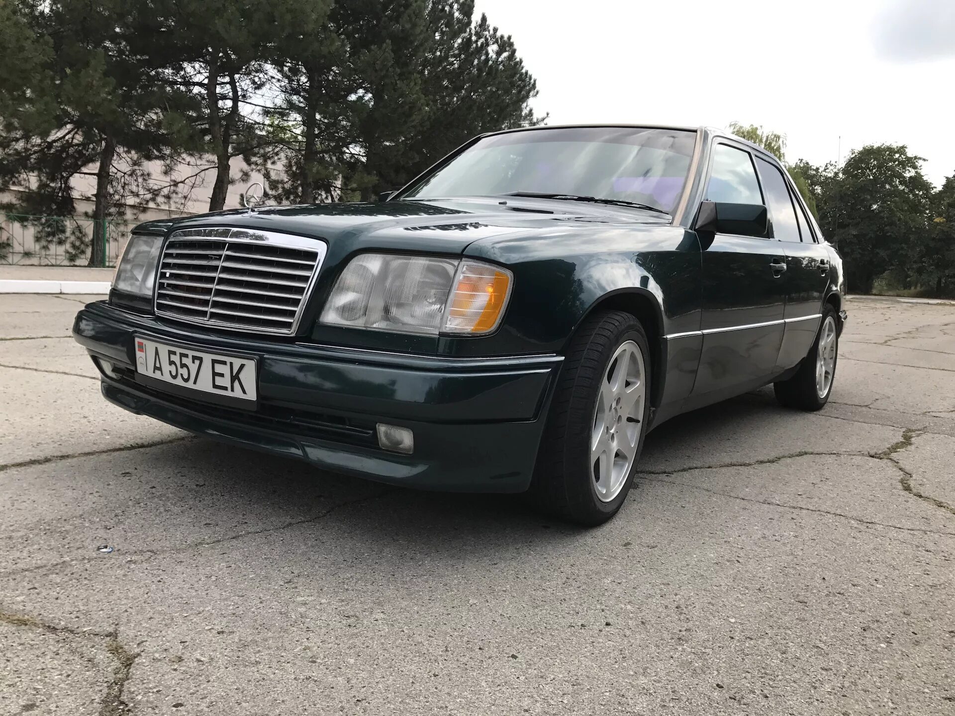 Купить дизельный мерседес. W124 e200. Мерседес-Бенц е200 1995. Мерс 124 дизель. Мерседес 124 200 дизель.