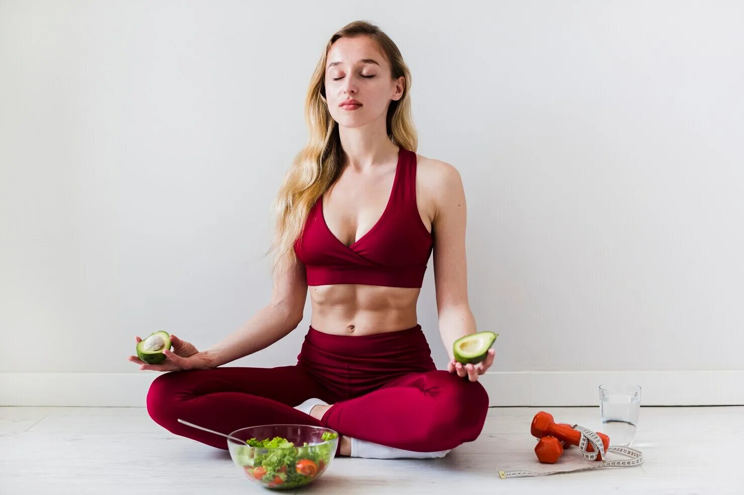 Двух организм девушки. Йога еда. Медитация с едой. Здоровое питание йога. Гармония с едой.