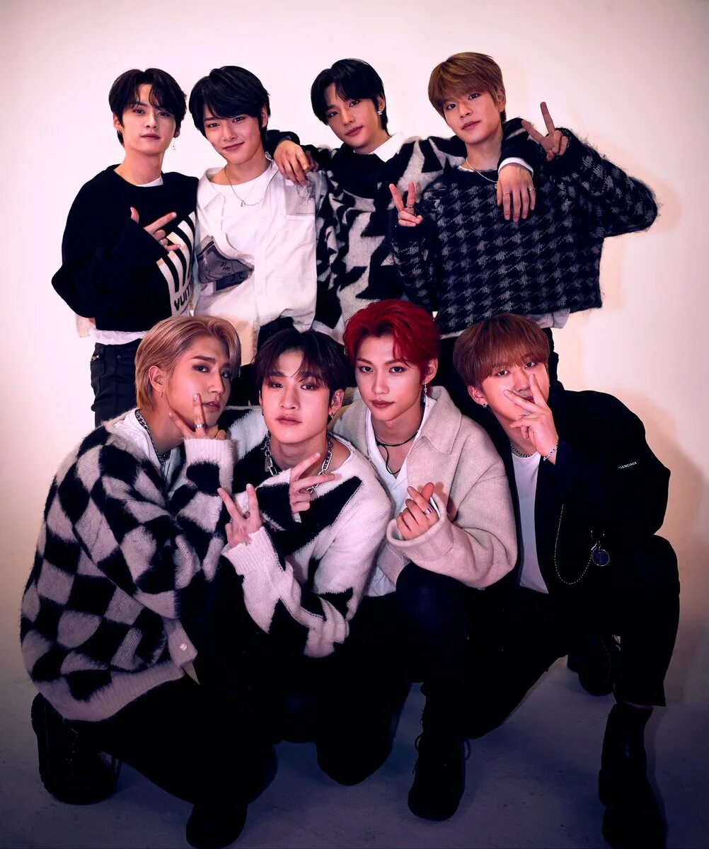Хенджин stray kids 2022. Stray kids 2021. Группа stray kids 2022. Группа stray kids 2021. Джисон stray kids 2020.