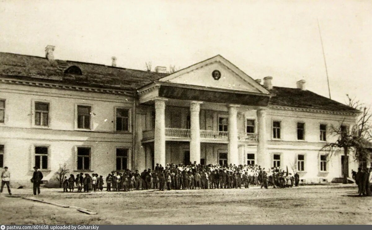 Советская школа 1920. Советская школа здание. Школа 1920. Здание старой школы. Школа СССР здание.