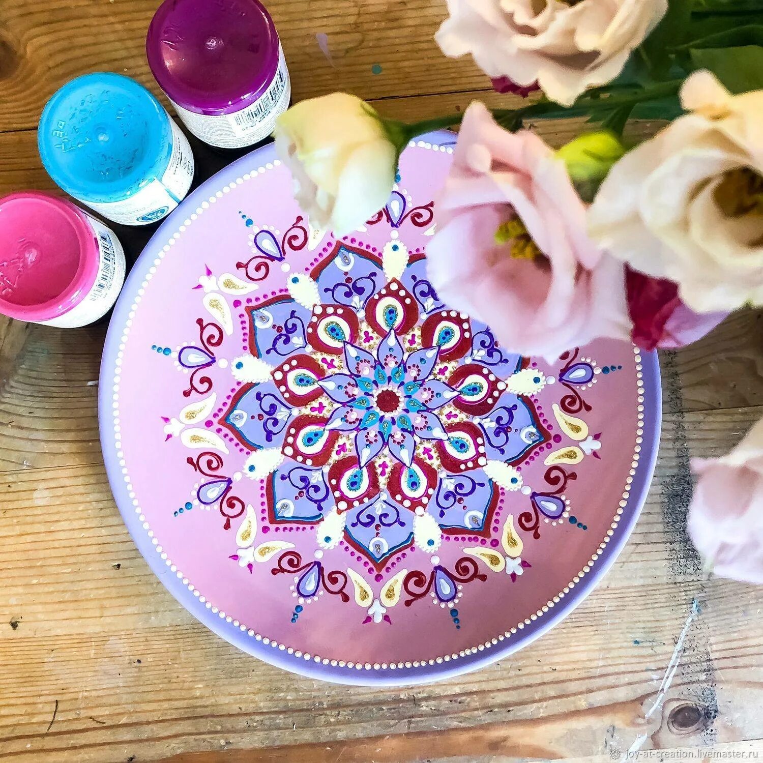 Роспись стеклянной тарелки. Мастер класс роспись тарелок. Роспись стеклянной тарелки. Роспись тарелок точечной техникой. Роспись тарелок.
