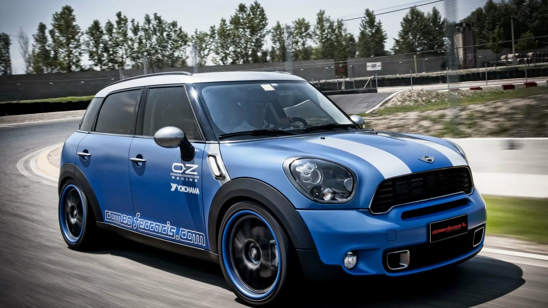 Mini cooper s countryman. Мини Купер Кантримен. Мини Купер s Countryman. Мини Купер Кантри Мэн тюнинговый.