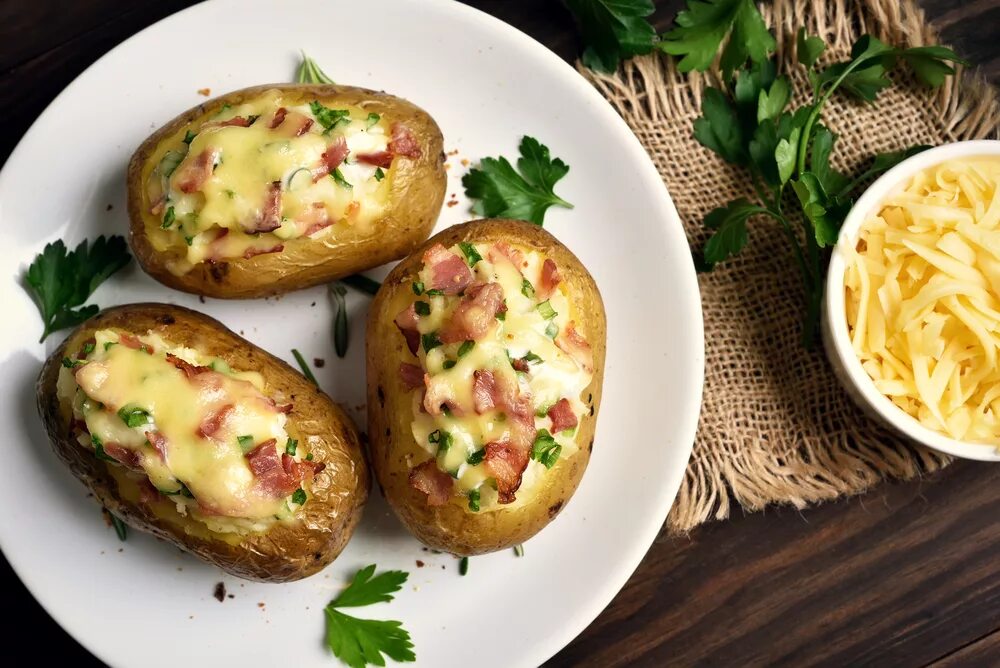 Картофель, запеченный в духовке - 20 простых и вкусных рецептов