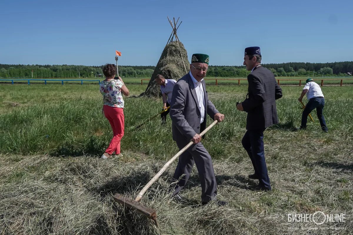 Работаешь на татарском. Сабантуй полевые работы. Сабантуй 2019 Чувашия. Праздник полевых работ Сабантуй. Сабантуй Алькеево Буинский район 2022.