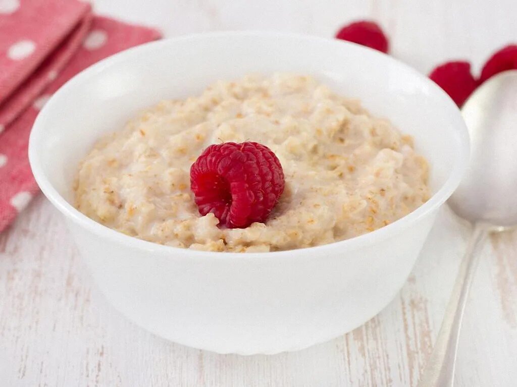 Густая овсяная каша. Поридж овсянка. Porridge Геркулес. Красивая каша. Каша овсяная в тарелке.