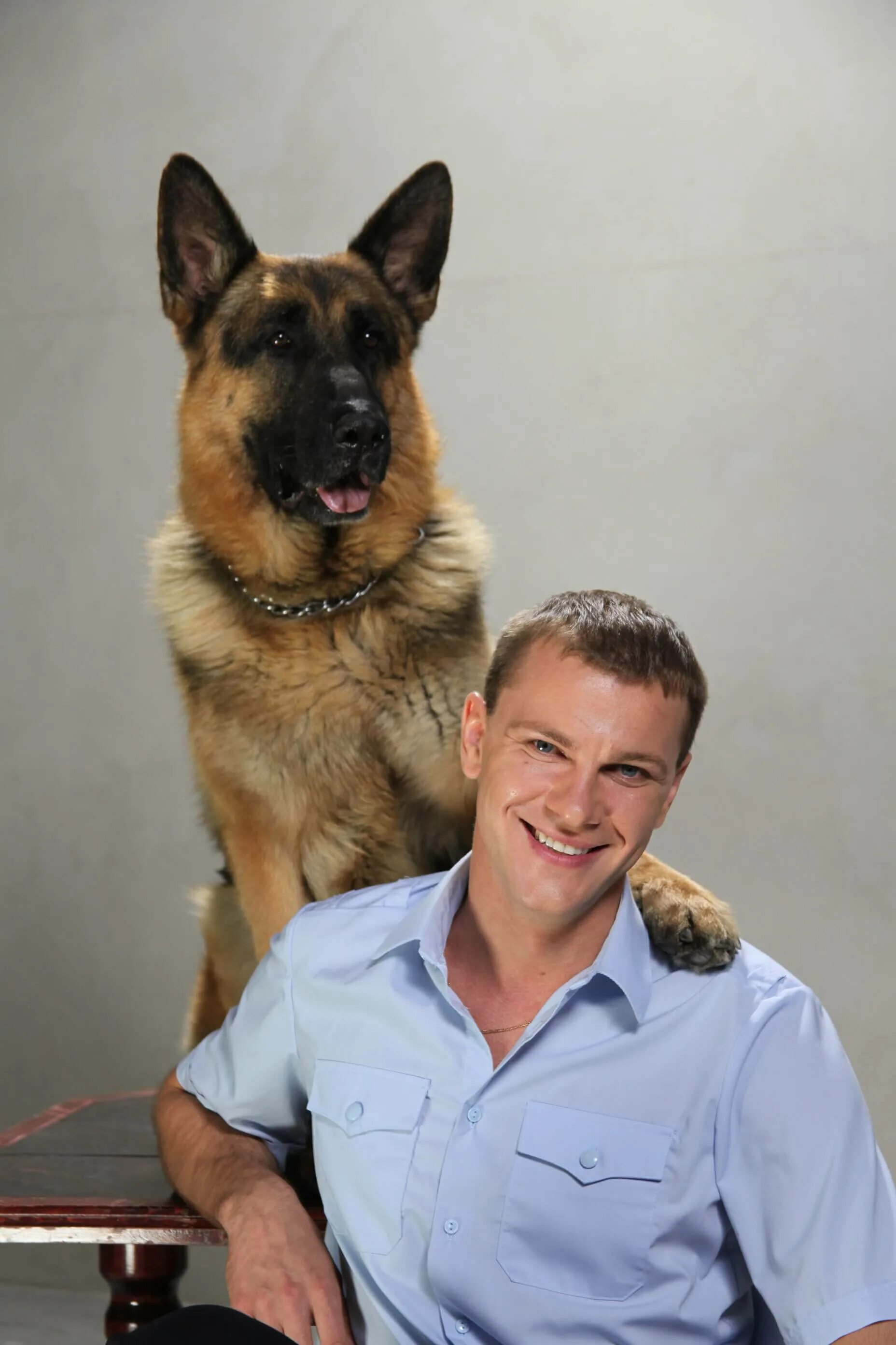 Павел вишняков и мухтар. Возвращение мухтара 2 актеры максим. Павел вишняков актер мухтар. Возвращение мухтара вишняков. Павел вишняков и мухтар.