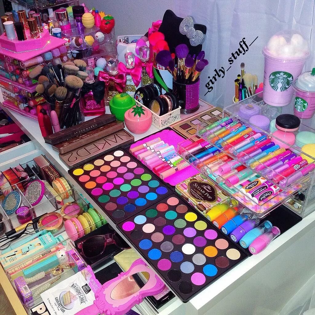 Яркая косметика. Крутая косметика для девушки. Разная косметика. Декоротивнаякосметика. Классная косметика.