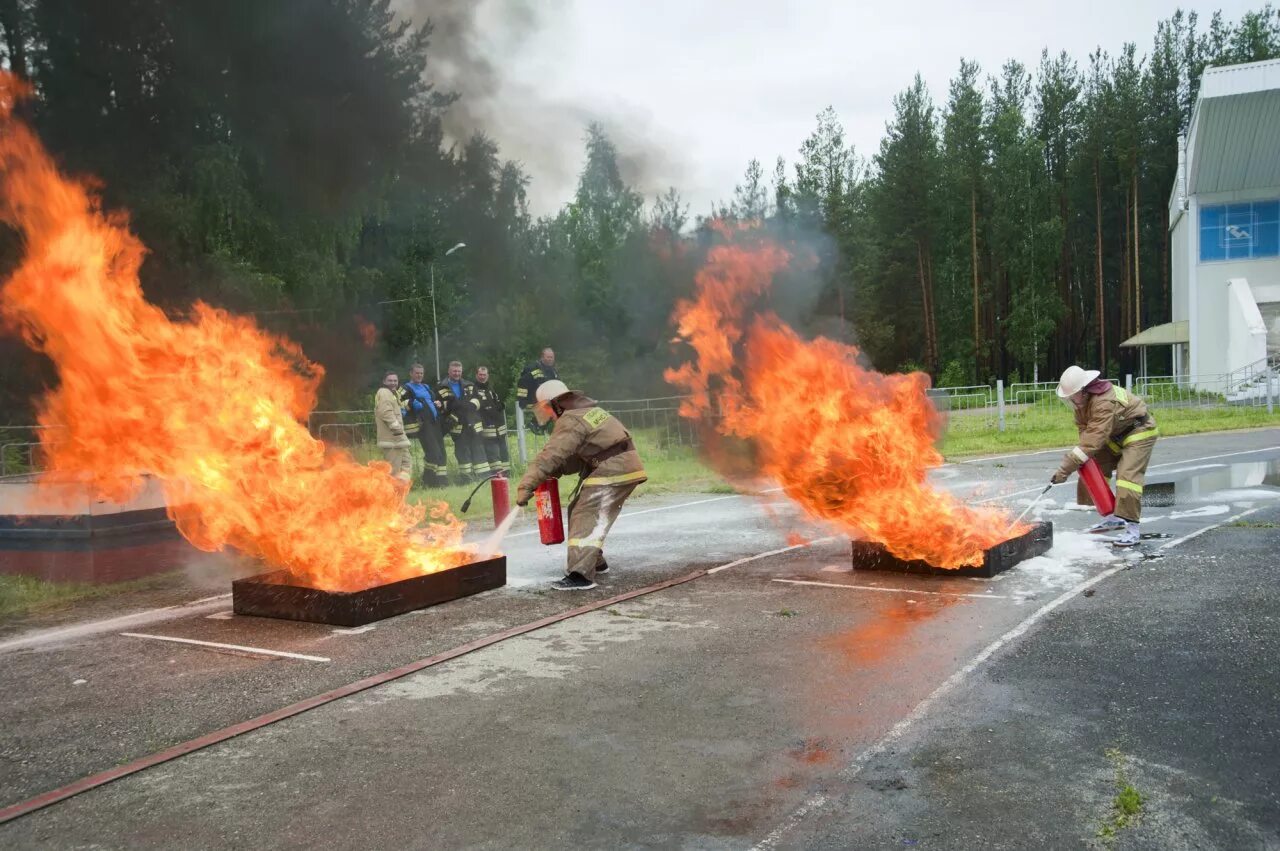 соревнование пожарный спорт. пожарно-спасательный спорт пожарная эстафета.