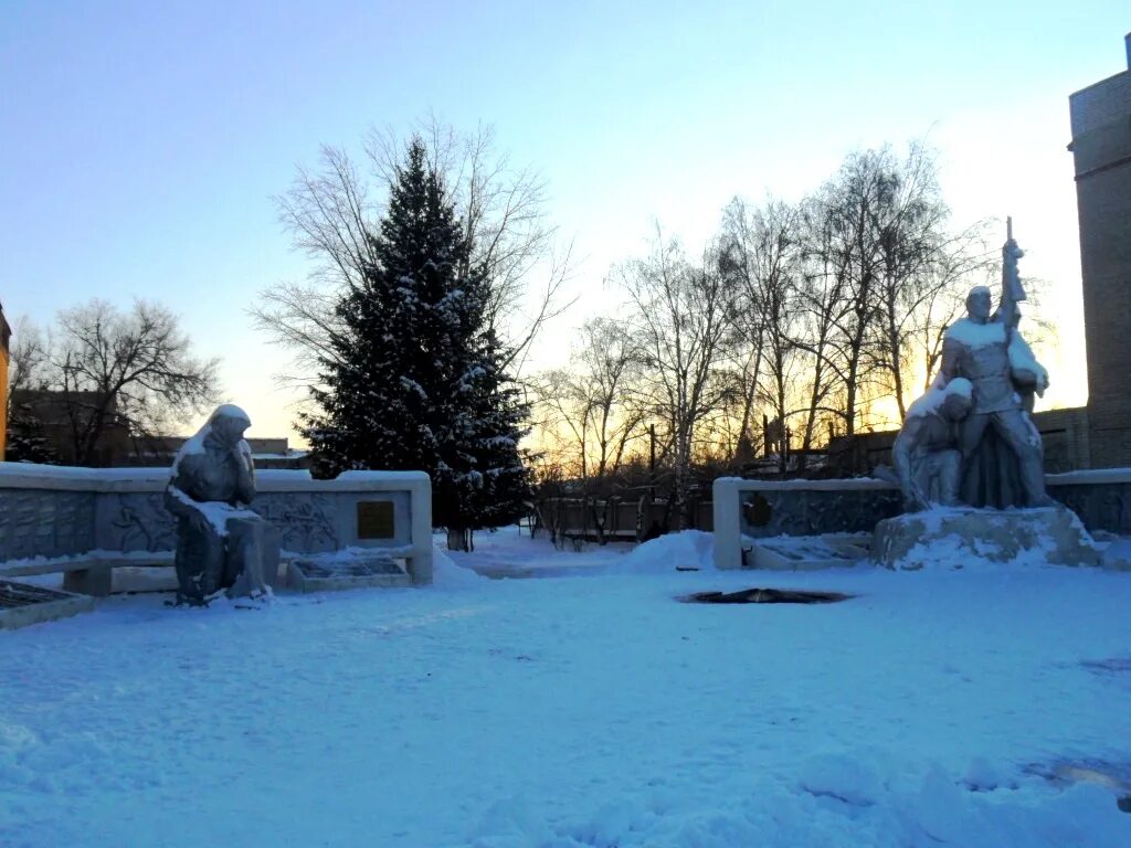 Погода в красноармейске. Красноармейск Саратовская область. Красноармейск Саратовская область города Саратовской области. Памятники города Красноармейска Саратовской области. Мемориал Победы Красноармейск Саратовской области.