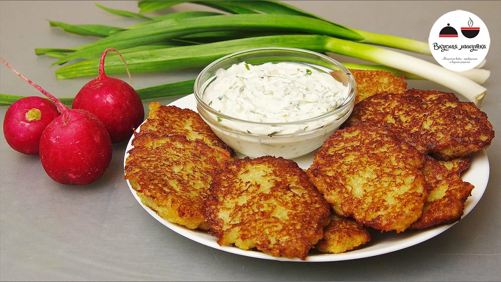 Деруны. Драники белорусское национальное блюдо. Драники без картофеля. Деруны картофельные. Драники белорусское национальное блюдо.