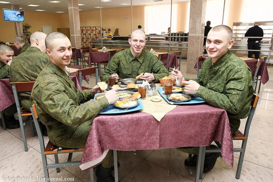 наряд в армии. военнослужащий-подчиненный. военная служба по призыву. работаю во время службы. работаю во время службы.