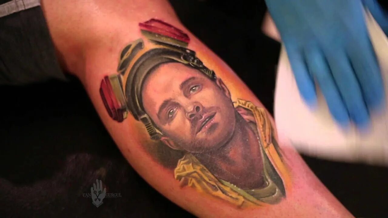 Breaking bad тату джесси. Татуировка джесси пинкмана. Jesse pinkman tattoo. Тату пинкман. Тату пинкман.