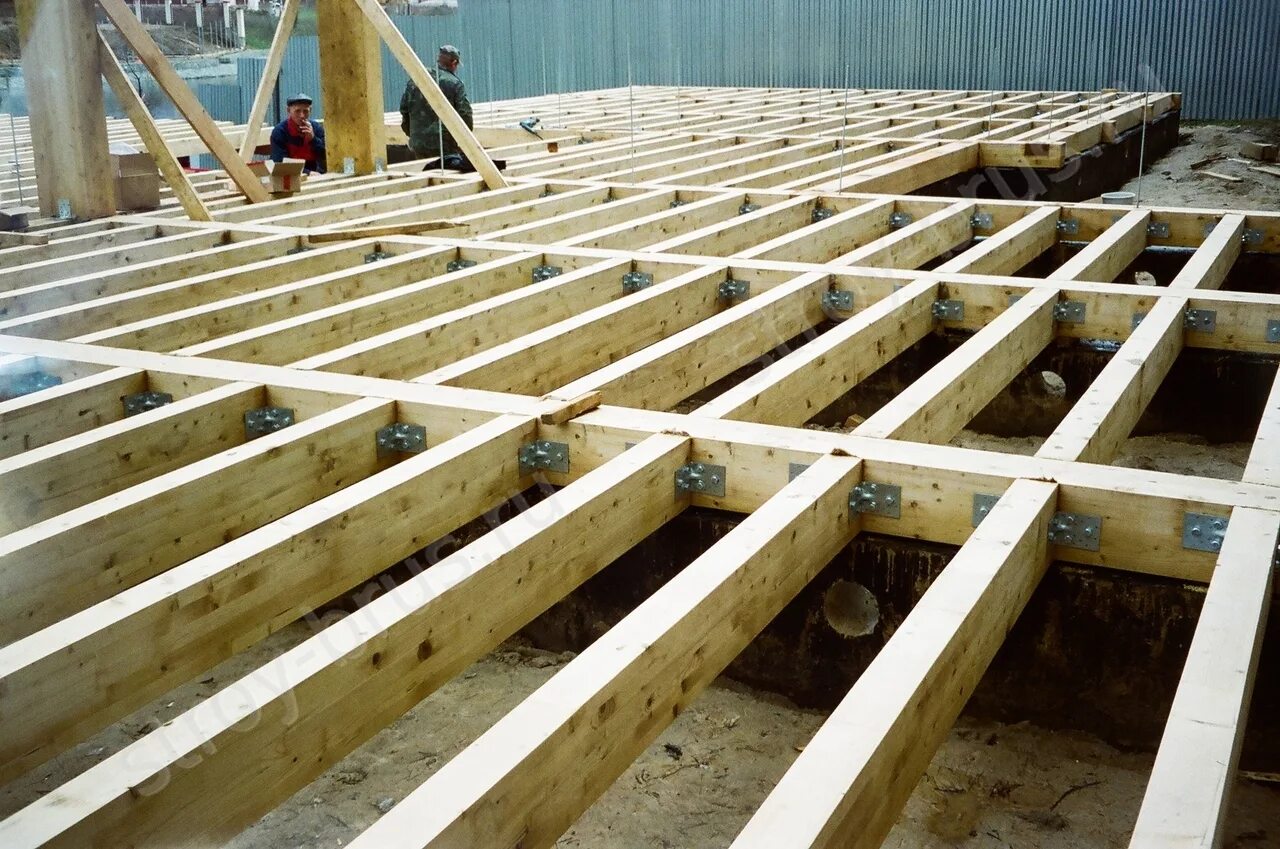 балки перекрытия брус 100х200. лаги пола из бруса 150х50. межэтажные балки перекрытия деревянные. балки перекрытия брус 100х200. армопояс для плит перекрытия.