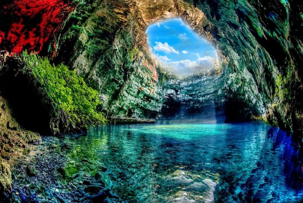 Amazing around. Озеро Мелиссани Греция. Озеро-пещера Мелиссани, Греция. Кефалония остров в Греции. Остров Кефалония озеро.