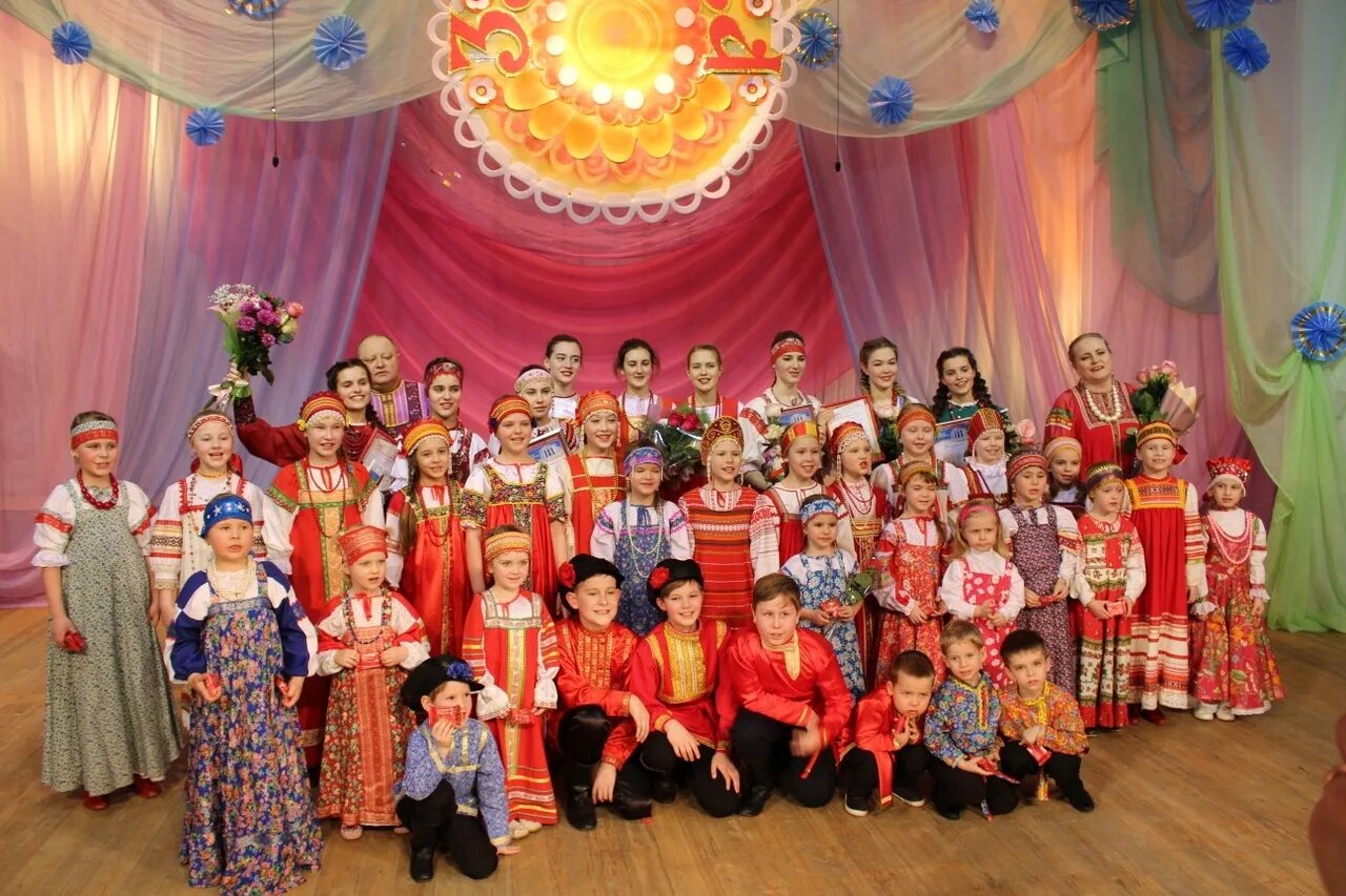 детский фольклорный ансамбль костюмы. ансамбль купалинка тольятти. детские фольклорные коллективы. детский ансамбль русской песни. минусинск россияночка ансамбль руководитель.