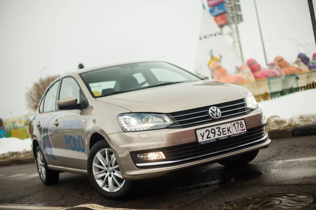 Автомат поло сколько. Volkswagen Polo sedan 1.6. Volkswagen поло 2013. Фольксваген поло 2013. Фольксваген поло седан 2013.