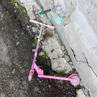 Упала девочка оригинал