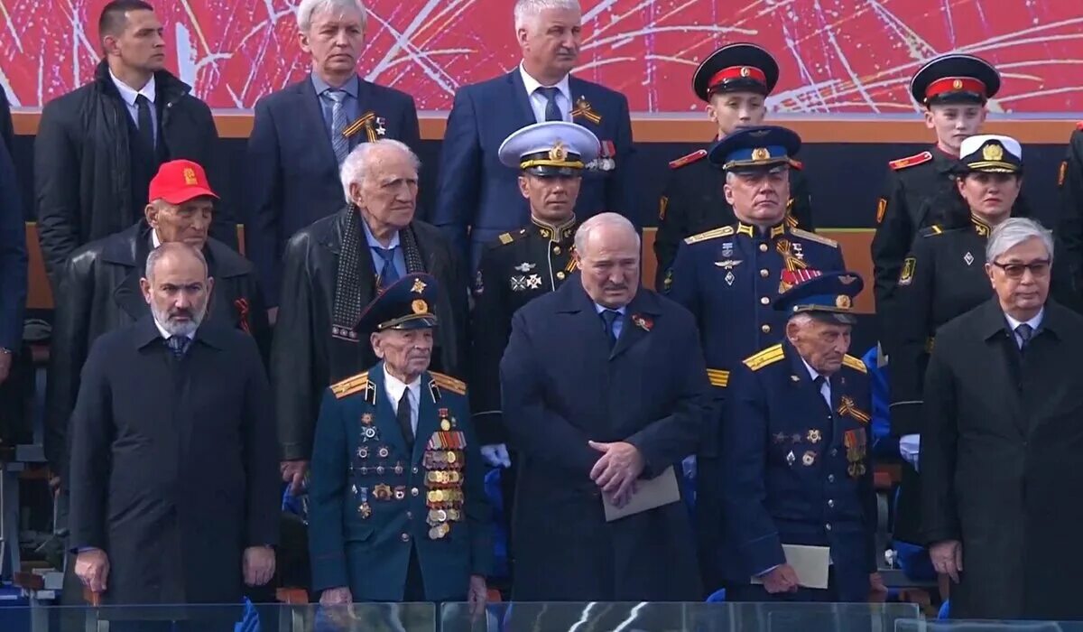 Парад 9 мая 2025 во сколько. Лукашенко на параде в москве. парад на красной площади 9 мая 2025.