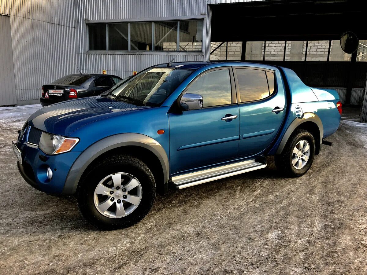 Mitsubishi l200 зеленый. Митсубиси l200 синий. Митсубиси л200 синий. Митсубиси Эль 200.