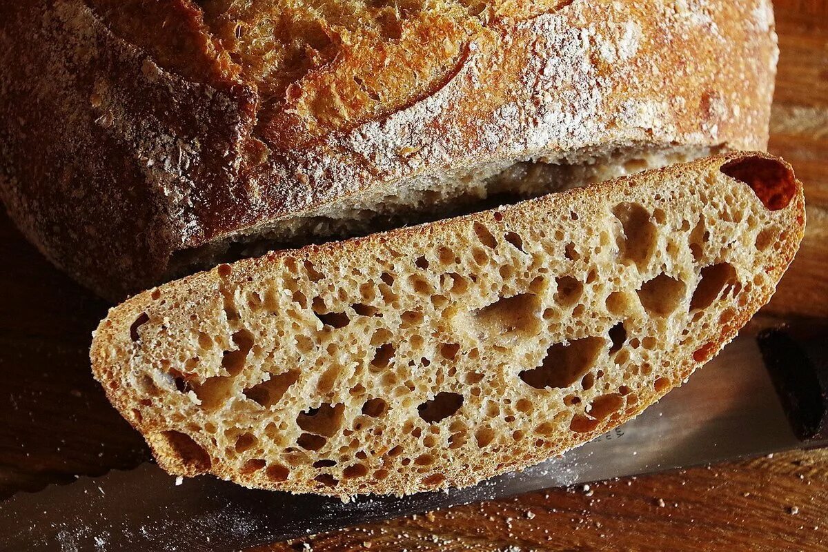 Подовой домашний хлеб. Губденский хлеб. Подовые хлебобулочные изделия. Ржаной хлеб. Русский ржаной хлеб.