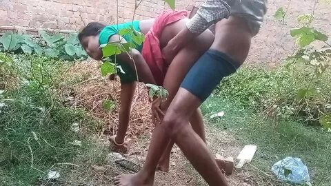 Gadis Indonesia bercinta di hutan. 