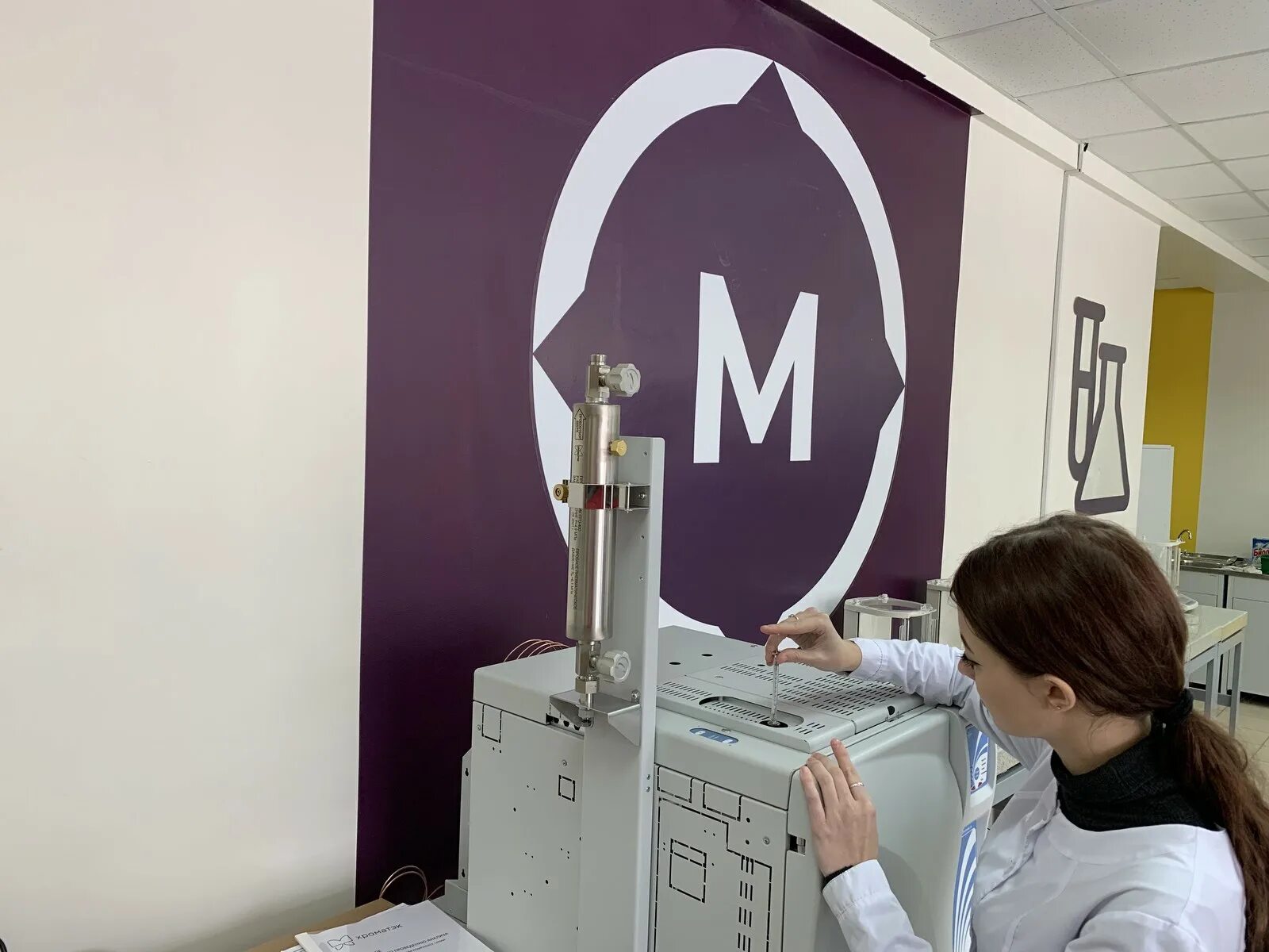 Лаборатория. Лаборатория химического анализа. Химический лаборант. Старший лаборант. Лаборант аналитического контроля.