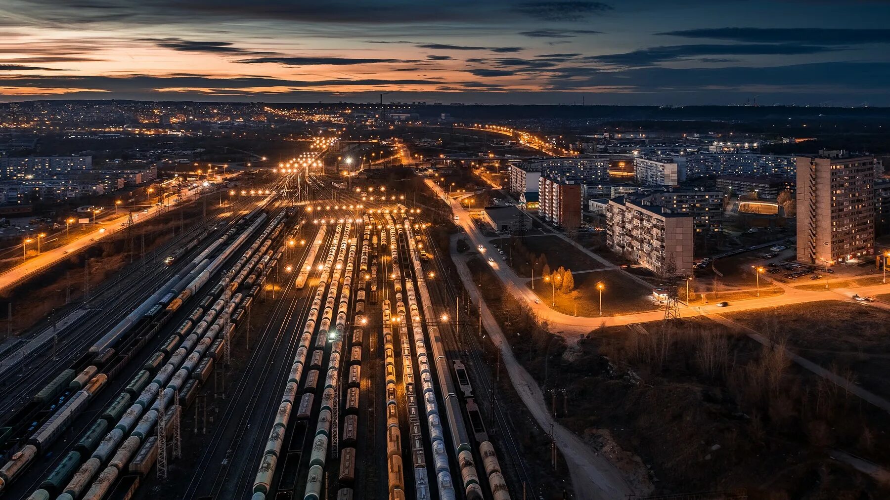 Тольятти центр города. Тольятти город сверху. Ночной Тольятти Центральный район. Ночной Тольятти Комсомольский район. Самарская область город тольятти район