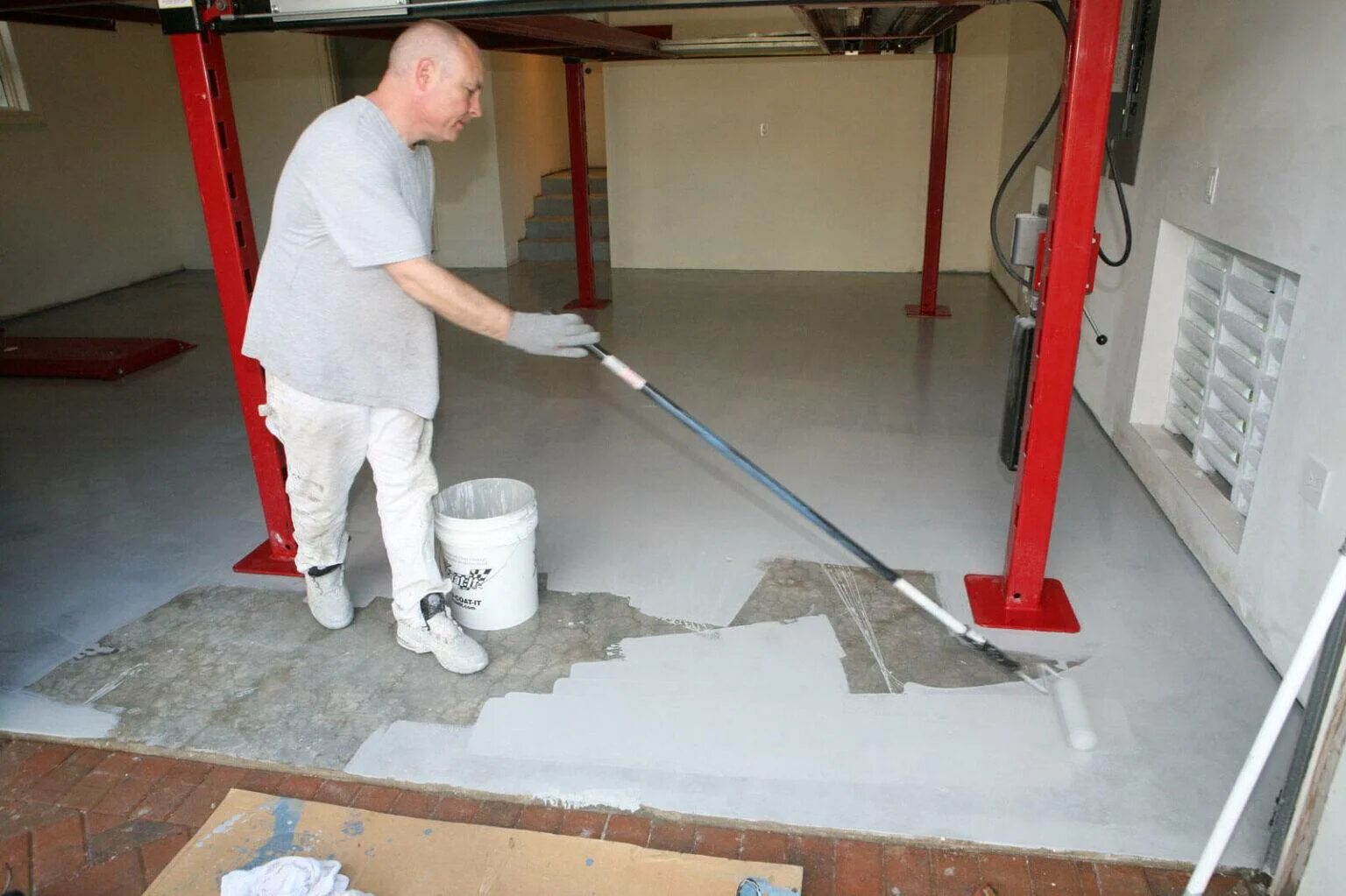 AKROPUR b50 (Акропур б50) полиуретановая краска для бетонных полов. Бетонный пол в гараже. Покраска бетонного пола. Наливной пол в гараже.