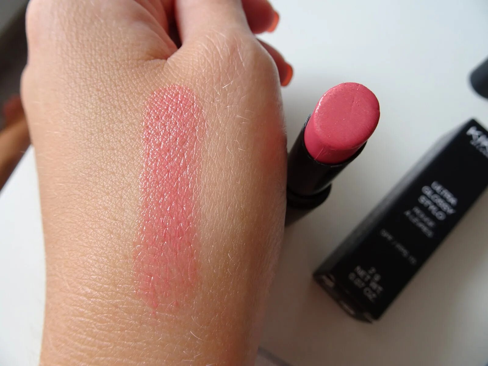 Kiko milano long lasting eyeshadow stick. Kiko milano velvet passion matte lipstick свотчи. Kiko milano lipstick. Kiko milano long lasting eyeshadow stick свотчи 38. Kiko milano 3d hydra lipgloss свотчи.