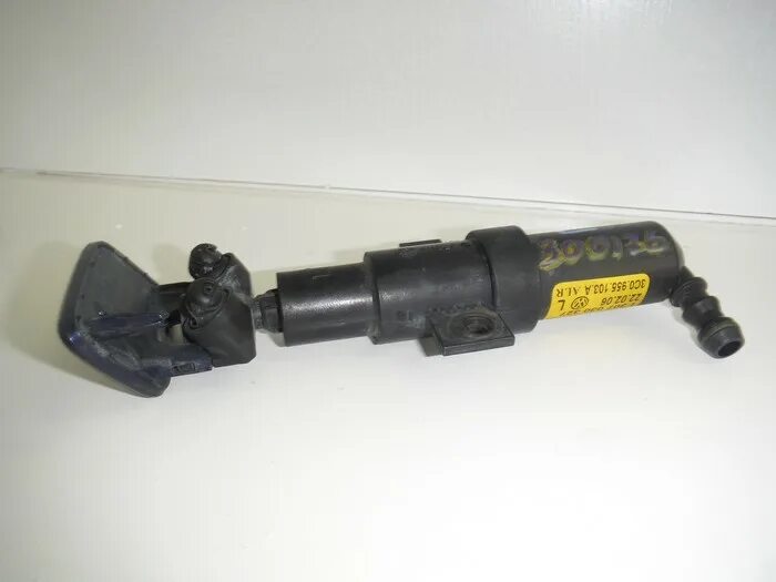 6r0955103a. Кронштейн форсунки омывателя фары vw passat b5. 5k0955103a. 5m0955103b. Rr-5m0955978c.