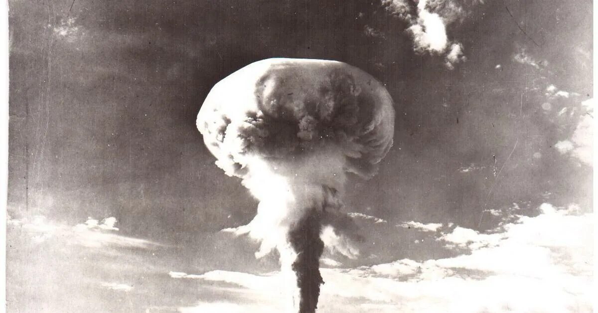 Испытание первой советской ядерной бомбы год. Советская атомная бомба 1949. Испытание атомной бомбы в СССР 1949. Атомная бомба РДС-1 взрыв. Взрыв РДС 1.
