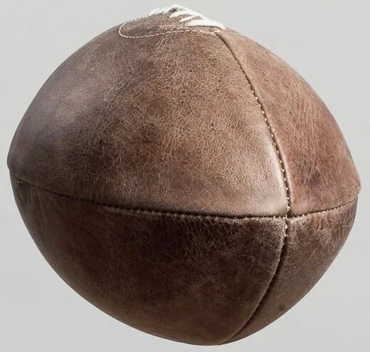 Зачем мяч. Древний мяч. Кожи для мяча в древности. Первый футбольный мяч из каучука. Мяч в древнем Египте.