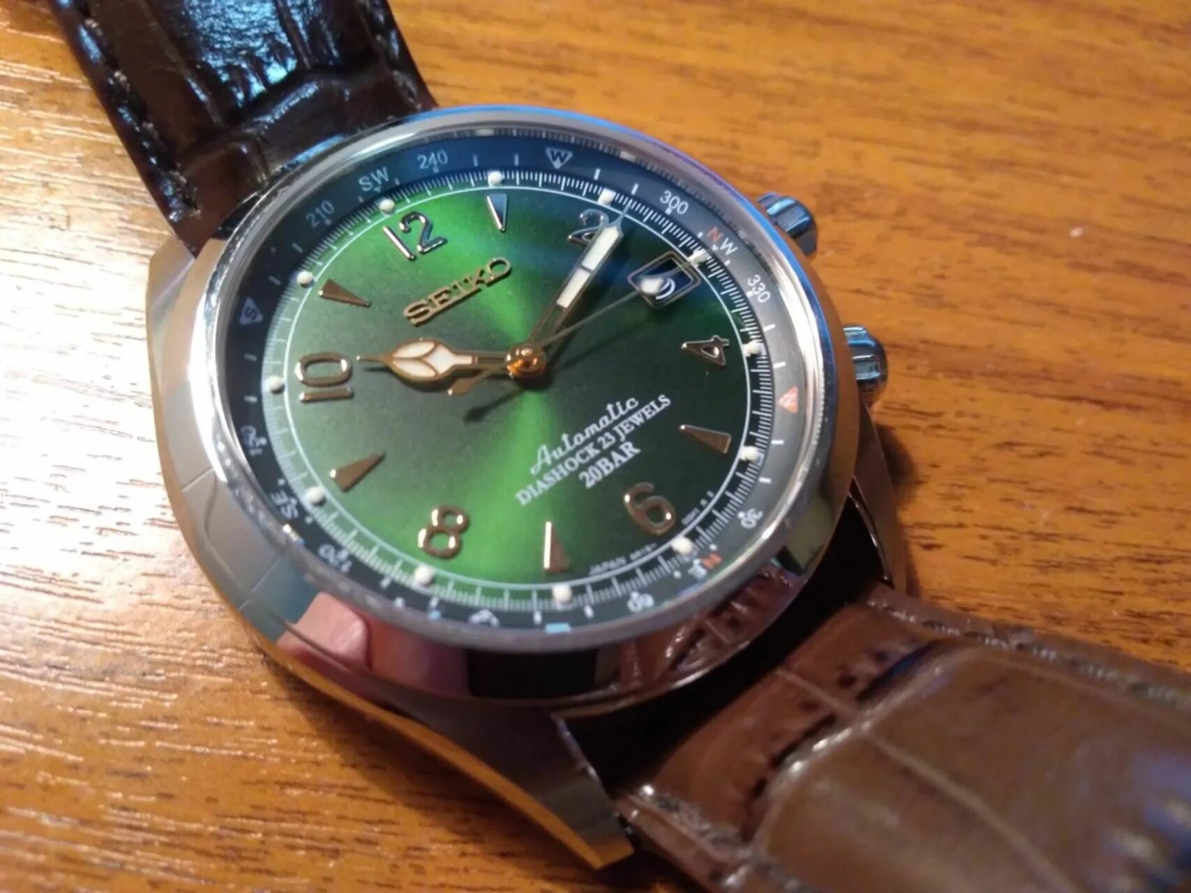 Seiko alpinist 2020. Seiko automatic alpinist sarb017. Seiko alpinist зеленый. Seiko зеленый альпинист. Seiko alpinist 2021 зеленые.