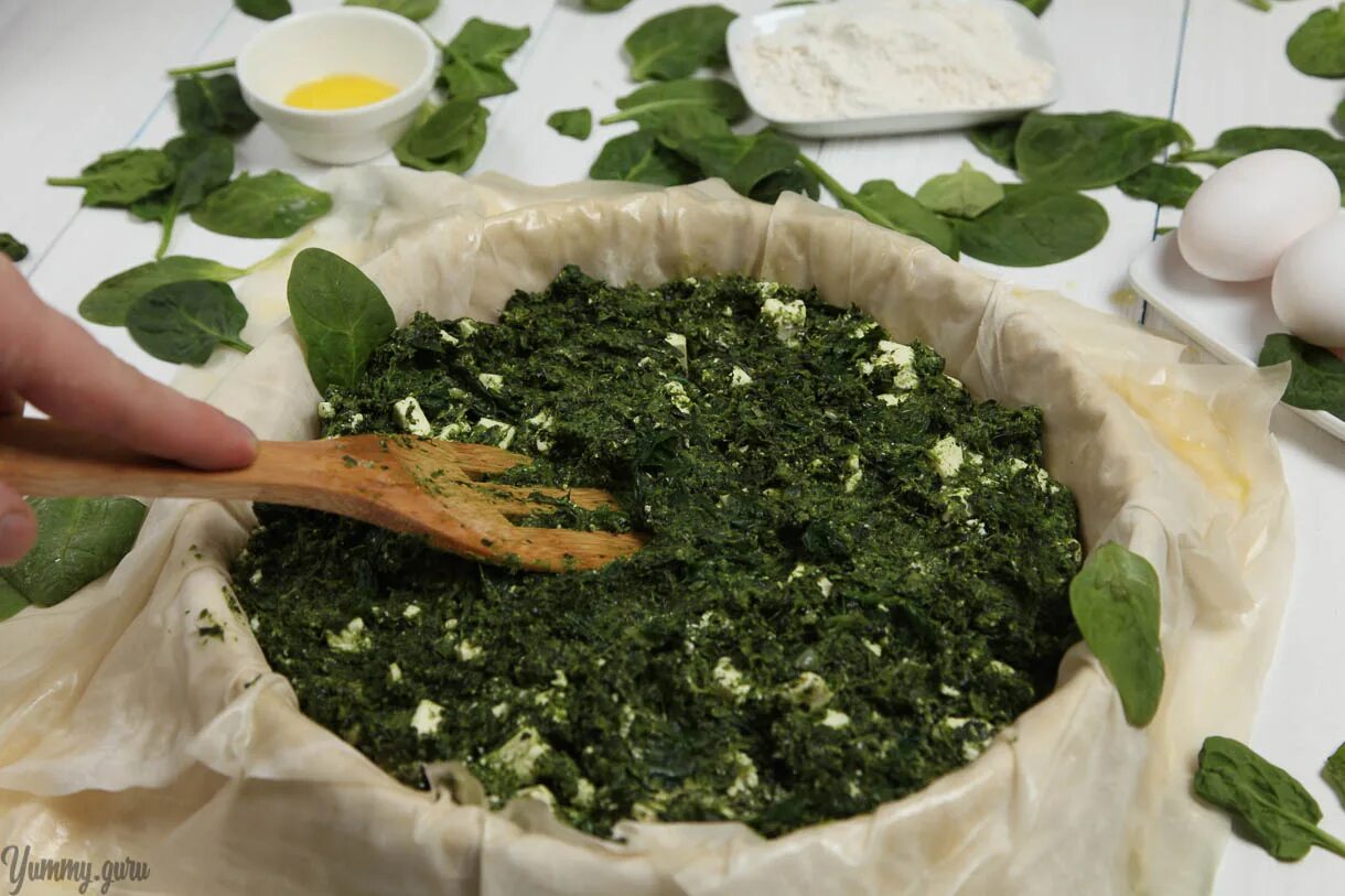 Со шпинатом и фетой. Салат из цукини. Со шпинатом и фетой. Фило тесто со шпинатом. Хумус шпинатом и фетой.