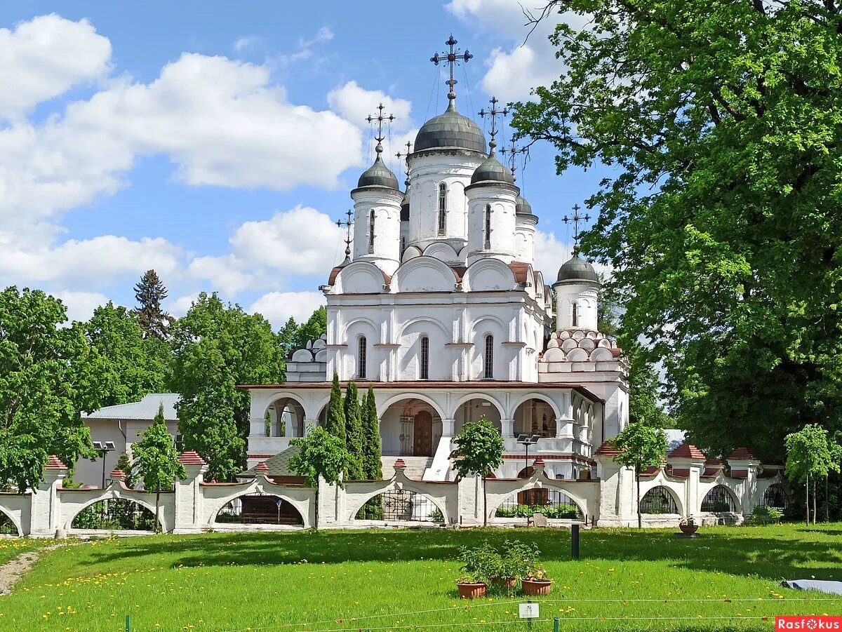 Храм преображения вяземы. Церковь спаса преображения в больших вяземах. Большие вязёмы храм преображения. Преображенский храм большие вяземы. Голицыно большие вяземы церковь.