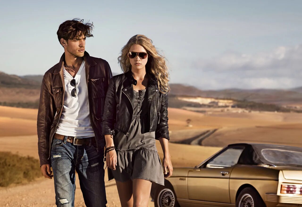 Разные вещи. Женские и мужские предметы. Стильные сумки. Женские украшения и аксессуары. Креативная пара.