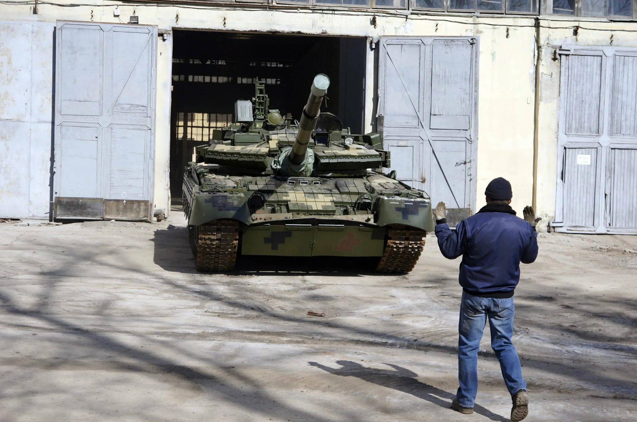 Танк азовец фото. Т-80бв на Украине. Т-80бв Украины ВСУ. Танк т 80 на Украине. Т-80 ВСУ.