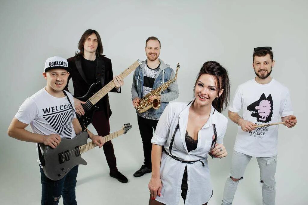 Сарафан радио кавер группа краснодар. Сарафан кавер. Caver группа краснодар. Исполнитель palina. Сарафан радио кавер.