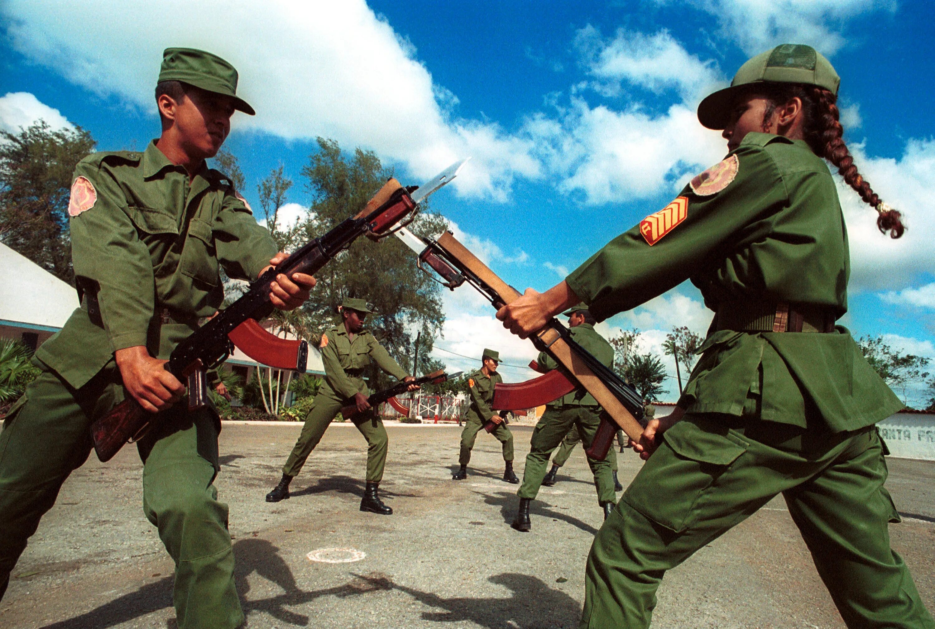 Революционная армия Кубы. Кубинская Революционная армия. Солдаты Кубы. Кубинские солдаты.