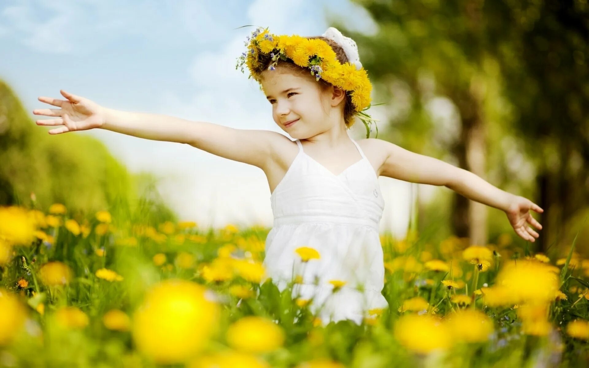 Солнышко краше и солнца. Наташа Санду. Счастливый ребенок. Радостные дети. Девочка с цветами.