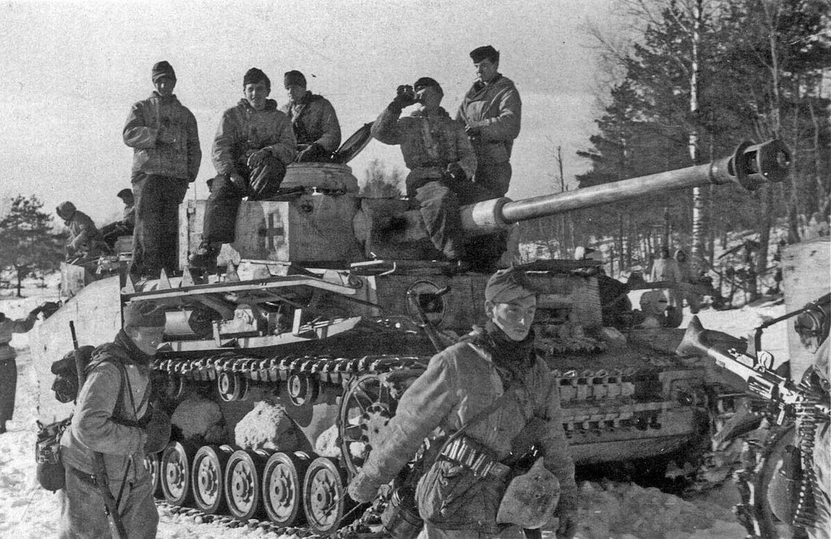 1945 год восточный фронт. PZ-IV H 12 танковая дивизия СС. Танкисты Германии 1941-1945. Танк Германии 2 мировой войны.