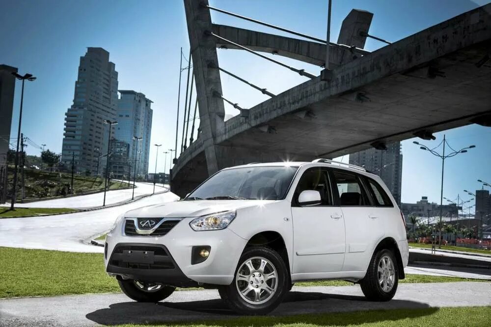 Конкуренты чери тигго. Машина чери тигго 2014. chery tiggo t11 2014. chery tiggo fl. черри тигго fl.