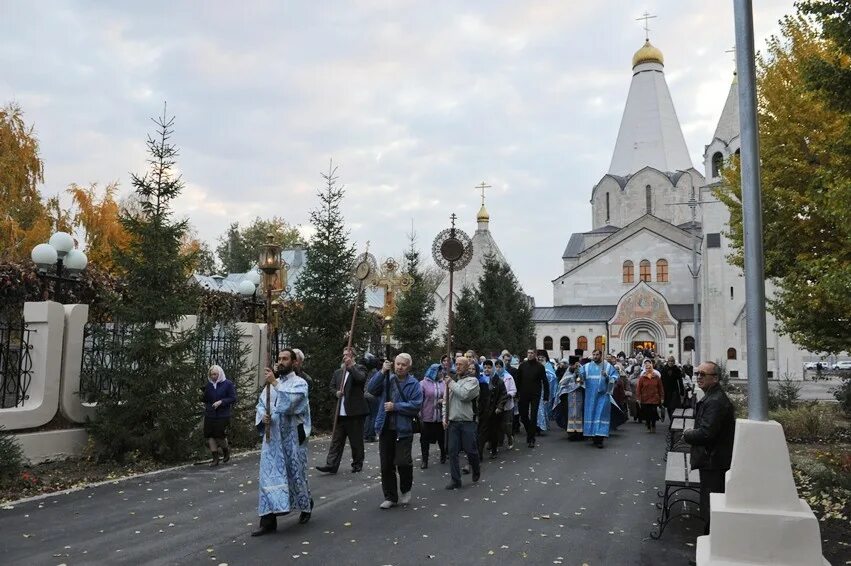 Свято троицком храме в балаково. Храм Святой Троицы Балаково. Свято Троицкий храм Балаково. Храм во имя Пресвятой Троицы Сызрань. Храм ФОСАГРО Балаково.