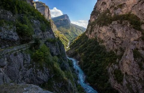 Ущелье в горах 4