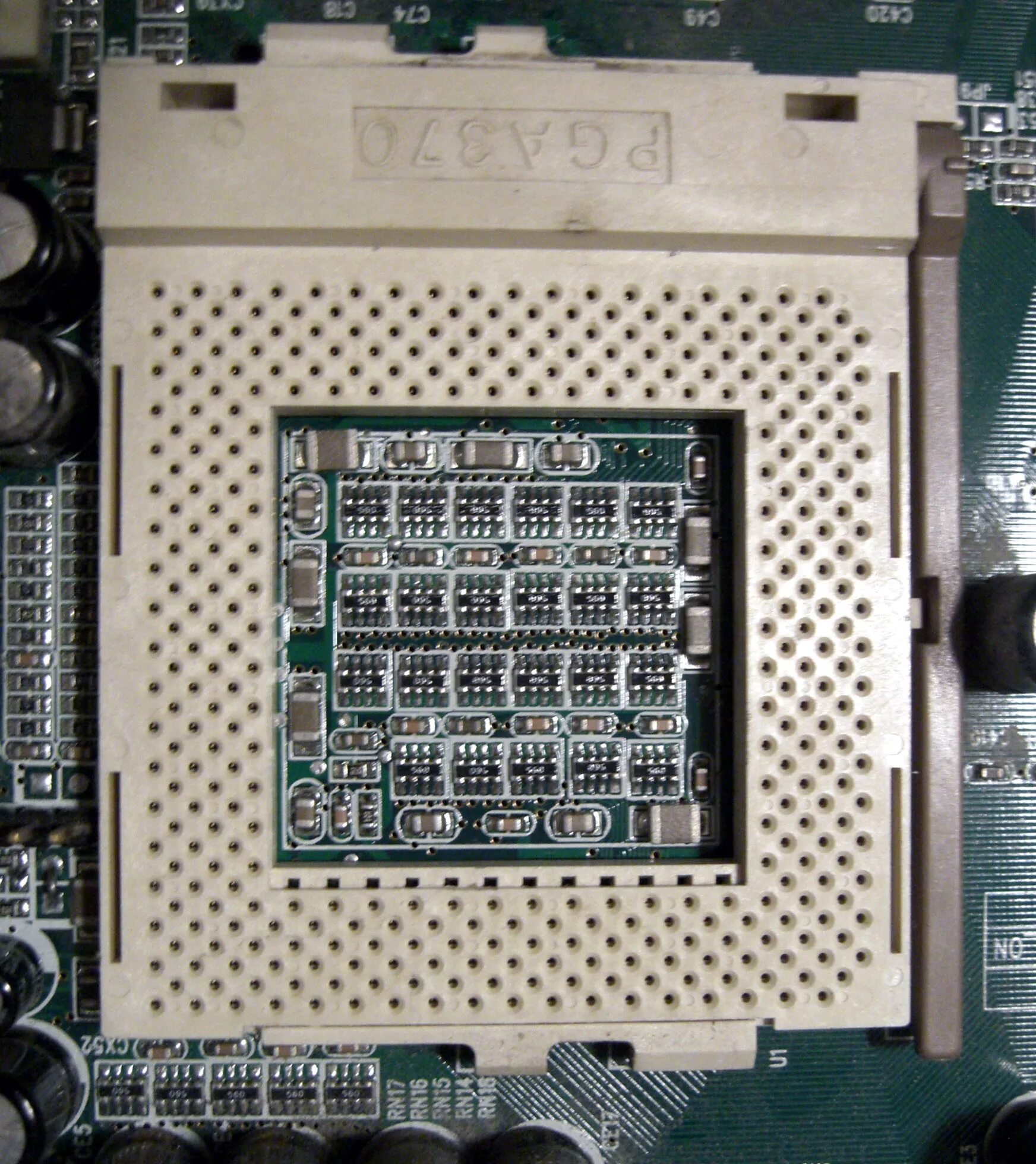 PGA 370 сокет. Pga370 Socket радиатор. Pga370 Socket процессоры. Сокеты процессоров Intel. Socket 370 (PGA-370).