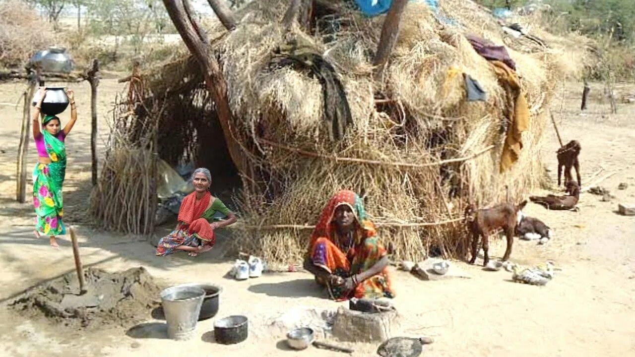 Работа в Индии. Indian man working in Village. Working poor. Lonely old Uzbek women in poor. Village работа