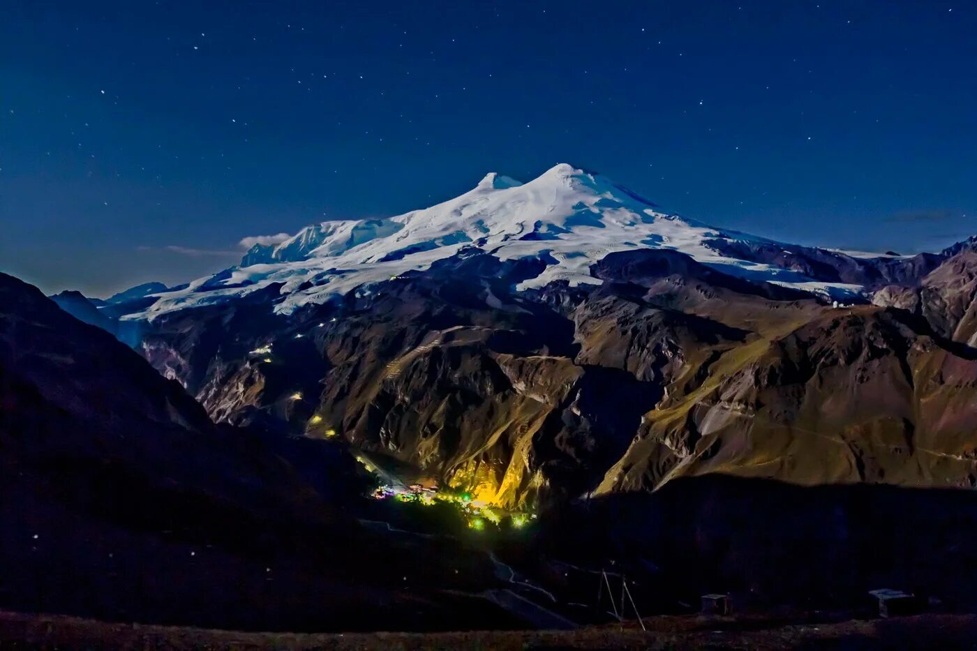Кавказ самая высокая. Гора Эльбрус вулкан. Терскол горы. Вулкан Эльбрус кавказские горы. Гора Эльбрус 4к.