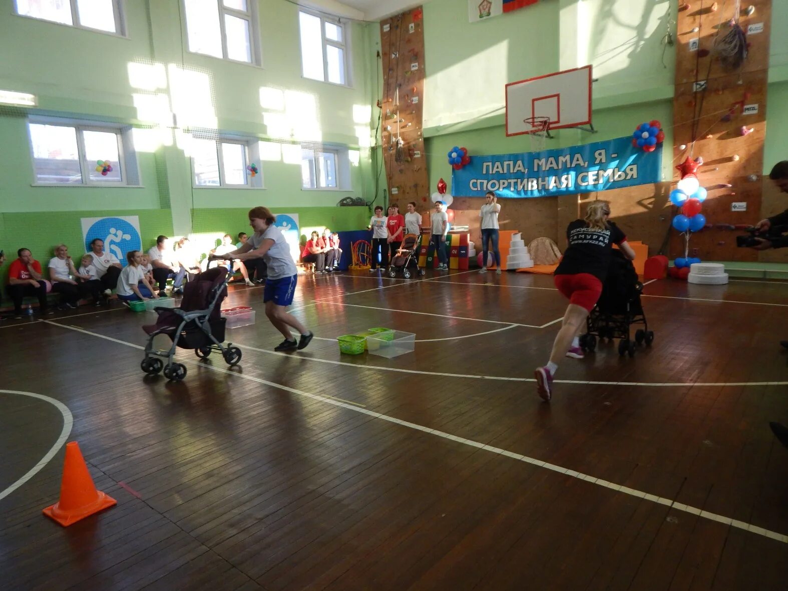 Спортивные мероприятия для детей в садике. Мама папа я спортивная. Мама папа я спортивная семья. Мама папа я спортивная семья конкурсы. Праздник мама папа я спортивная семья.